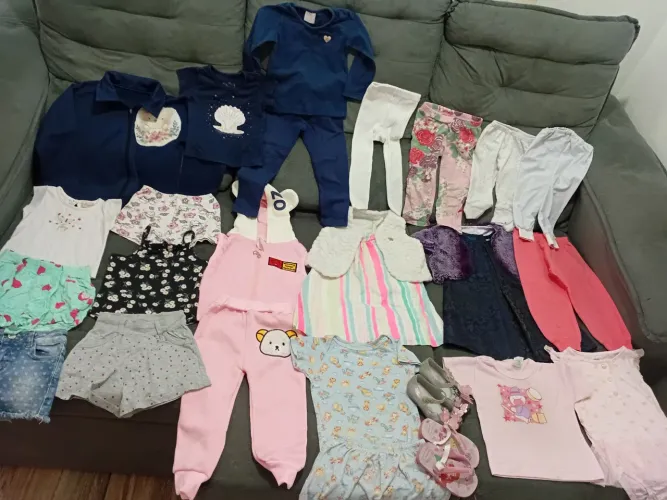 Vendo roupas tamanho 1 anos tudo por 100 reais