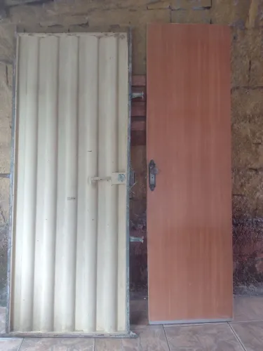 Portão social (2,00 por 80cm)e porta de banheiro(2,10 por 60cm)