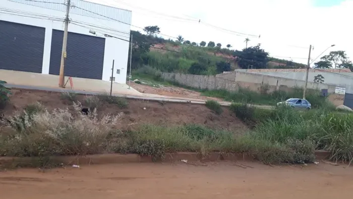 Lote avenida Fátima Porto 750m2 Plano Murado melhor local  Patos de Minas 