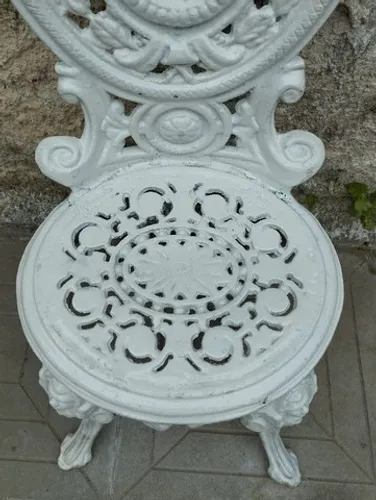 Cadeira de jardim antiga