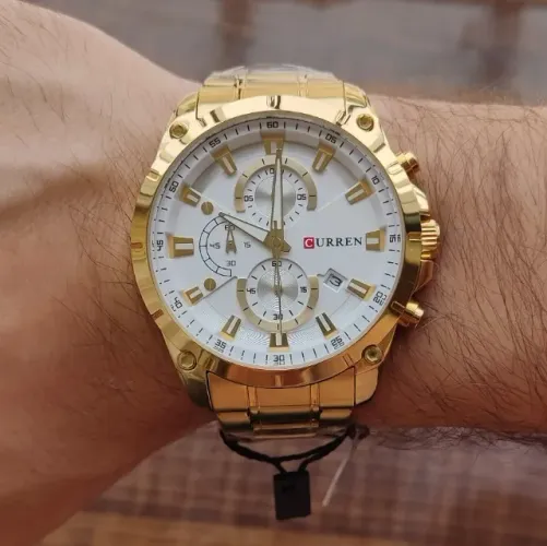 Relógio Curren Masculino Dourado Aço Inox Fundo Branco