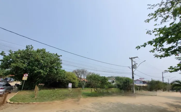 Terreno plano frente para o nascente praia mar do norte Rio das ostras RJ!