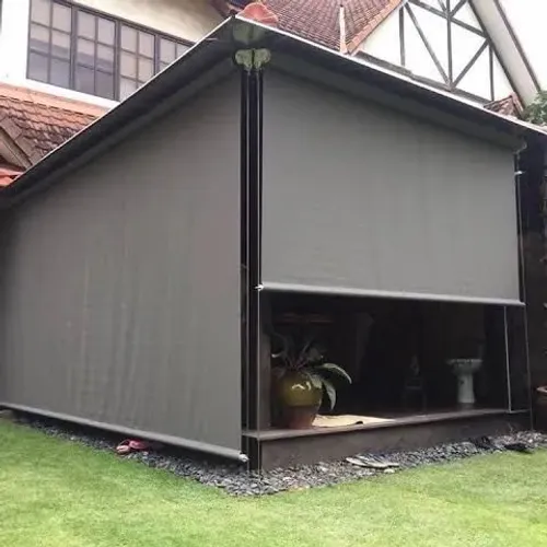 Cobertura de policarbonato em estrutura metalica