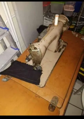 Máquina de costura Singer italiana