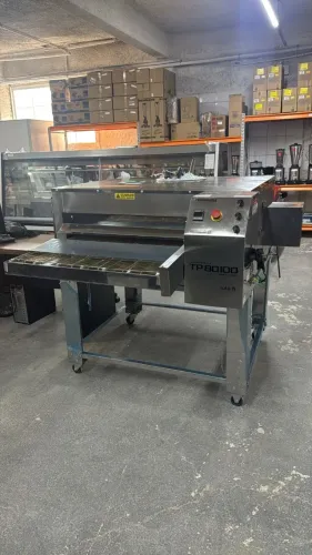 Forno esteira para pizzas com 80cm de esteira Tecnopizza a gás