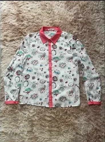 Camisa Estampada Manga Longa detalhes Rosa