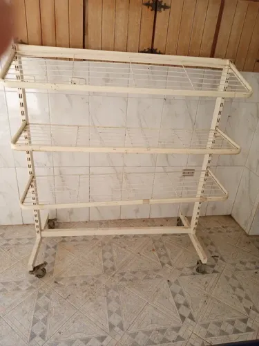 EXPOSITOR DE FERRO PINTADO
