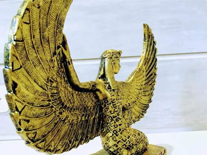 Isis Deusa Egípcia Estátua Importará Do Egito Enfeite 32cm