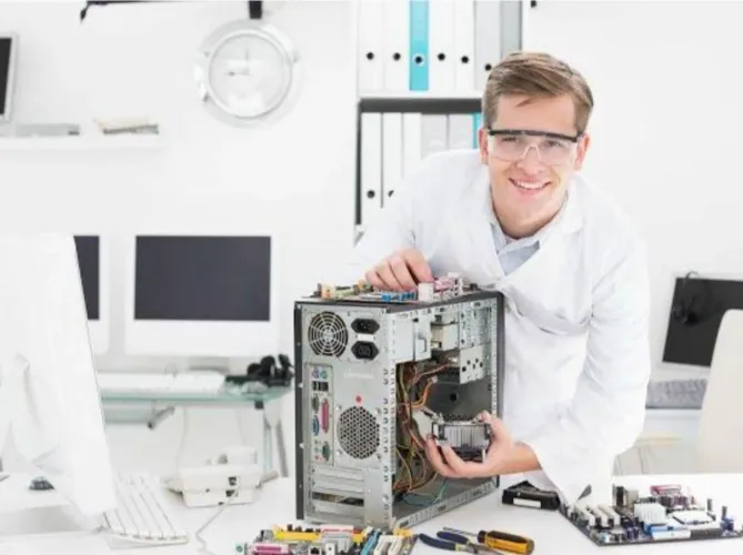 Manutenção de computadores e notebooks.