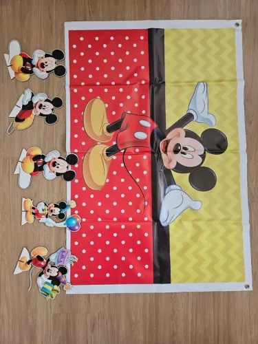 Painel  em lona e totem de mesa mickey
