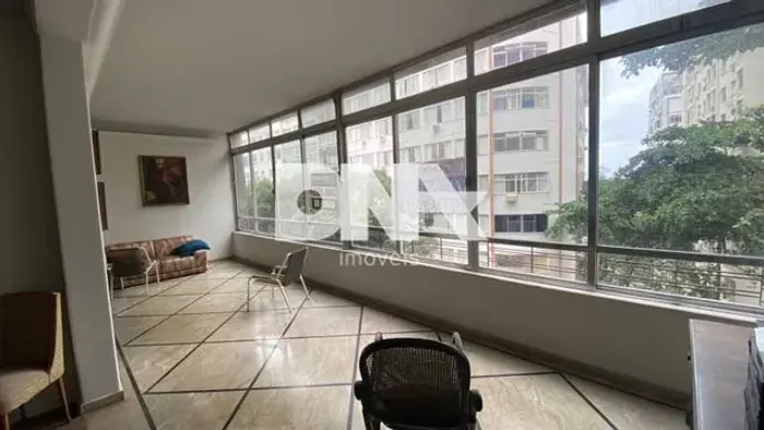 Apartamento - / Residencial / Leme