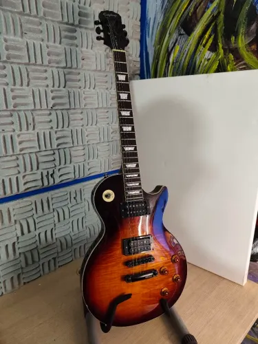 Guitarra Ephiphone com captadores Gibson 