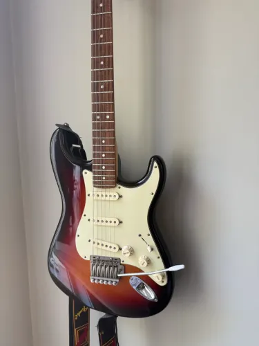 Fender Stratocaster USA com Super Vee