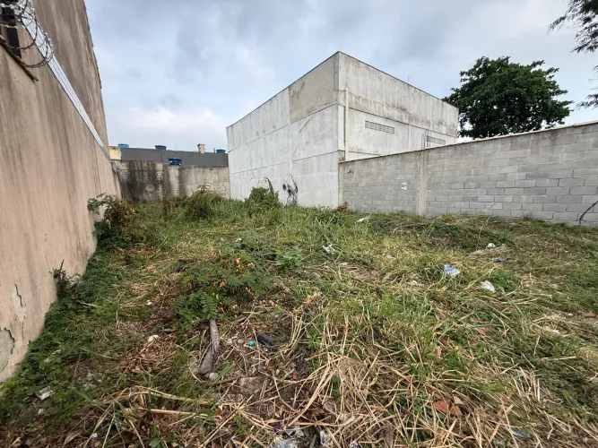 PRÓX PREZUNIC DO TINGUI Terreno transversal a Estrada do Tingui Campo Grande 225m2