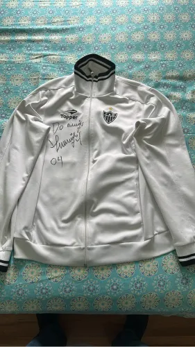 Jaqueta TOPPER do Atlético Mineiro, autografada pelo melhor zagu