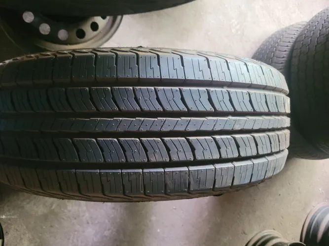 Pneu 255 60 18 Kumho(só tenho um) até 10x de R$56,00 no cartão de crédito