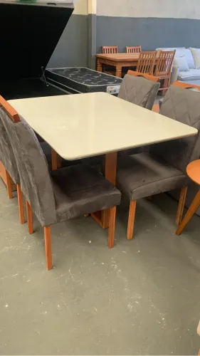 Mesa com 4 Cadeiras nova Embalada 1,20 cm