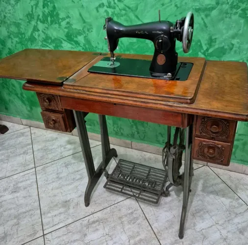 Máquina de costura Singer