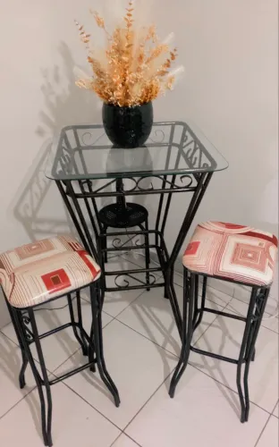 Mesa com duas Banquetas! 