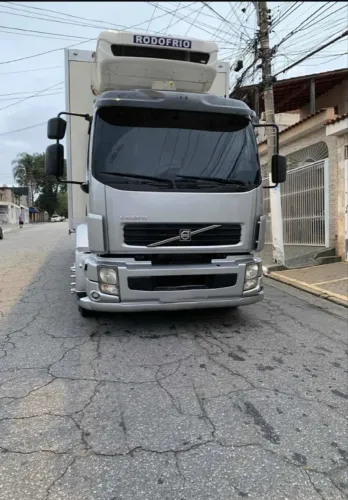 Volvo VM 260 2012 Baú Refrigerado