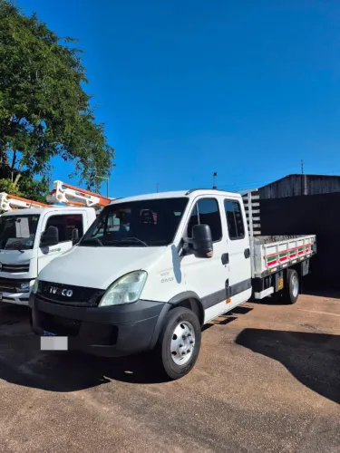 Iveco 70c17 cabine dupla carroceria 2018