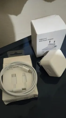 Vendo Carregador Original do iPhone Seminovo