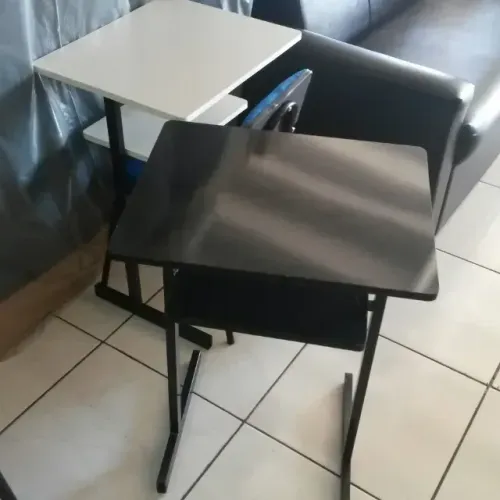 1- mesa infantil para escola ou estudo