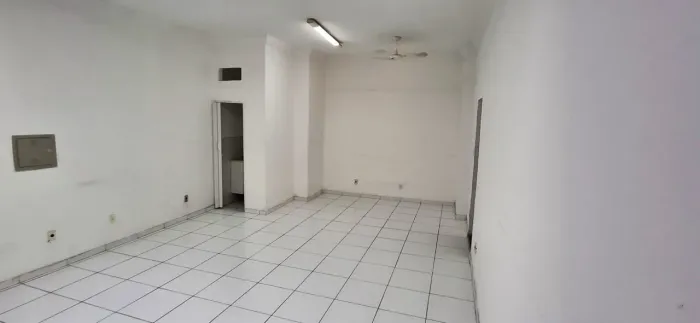 Vende-se uma sala comercial térreo em Cuiabá.