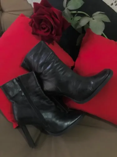 Bota preta de couro 