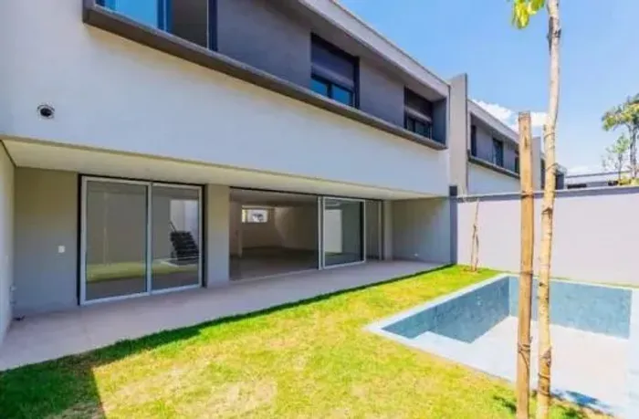 Condomínio Fechado - Sobrado - Campo Belo - 401 m² - 4 Suítes - 4 Vagas - Piscina