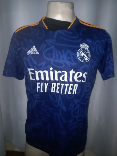 Camisa Real Madrid 2022 tamanho P usada