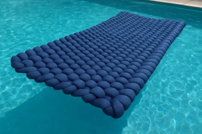 Esteira flutuante para piscina