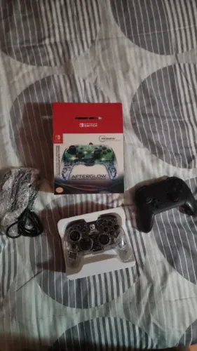 Vendo controle Pro e Afterglow para Nintendo Switch