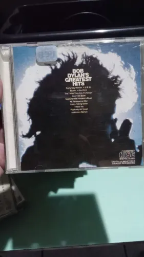 CDs de músicas originais em ótimo estado.