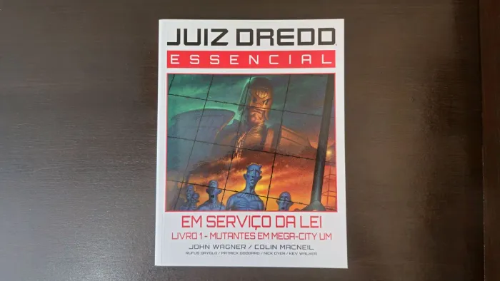 Juiz Dredd Essencial Vol. 6 - Mutantes em Mega-City Um - HQ Mythos