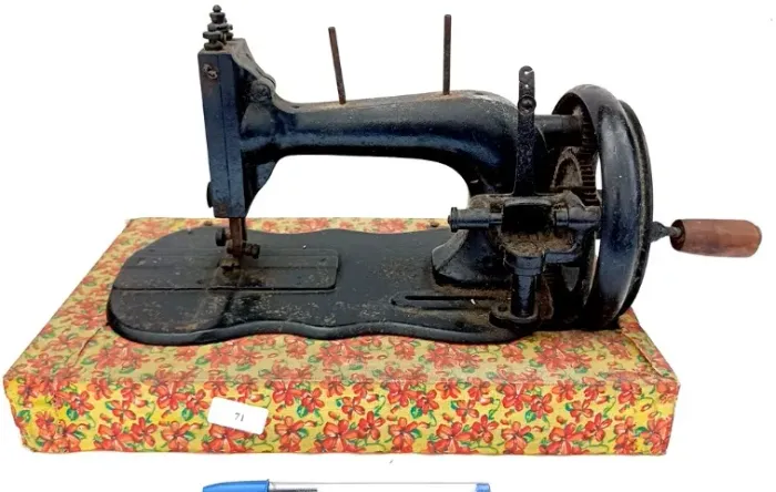 Máquina de costura à manivela, Séc XIX