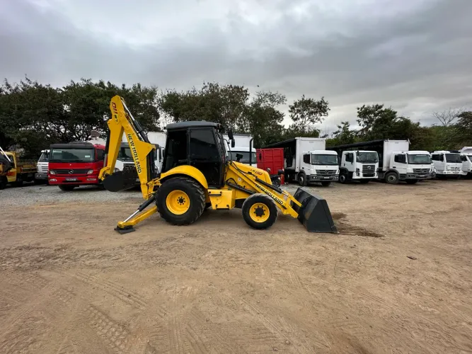 Retroescavadeira New Holland LB110 2010 4X4