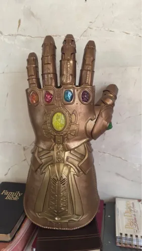 Manopla do Infinito - Réplica