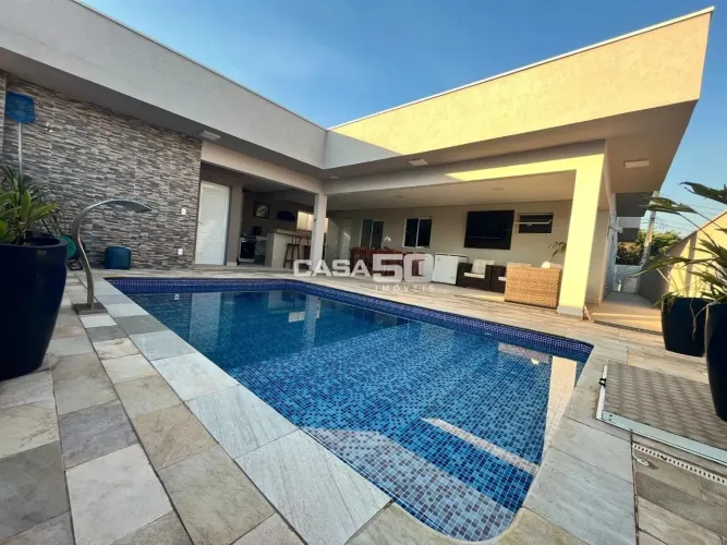 Casa térrea à venda no Condomínio Alto da Boa Vista no Jardim Fortaleza em Paulínia/SP.