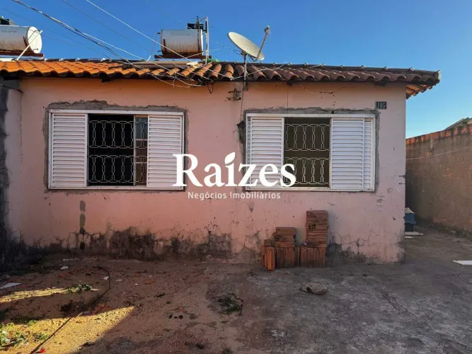Casa residencial à venda no Bairro Shopping Park em Uberlândia com 4 quartos e quintal