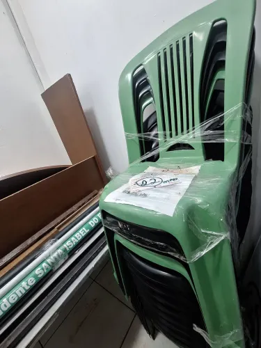Cadeiras de plastico