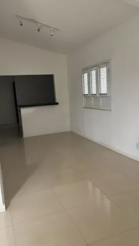 Alugo casa de condomínio no aracagy 