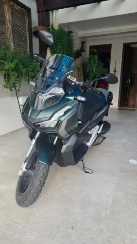 Honda ADV 150, único dono, semi nova.