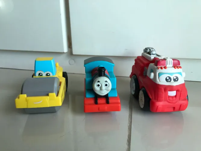 Kit 3 brinquedos: Thomas e Seus Amigos + Tonka Chuck & Friends