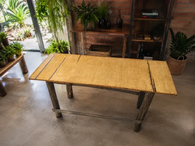 Mesa de Madeira Artesanal | Tampo em Madeirite | Estilo Rústico Moderno