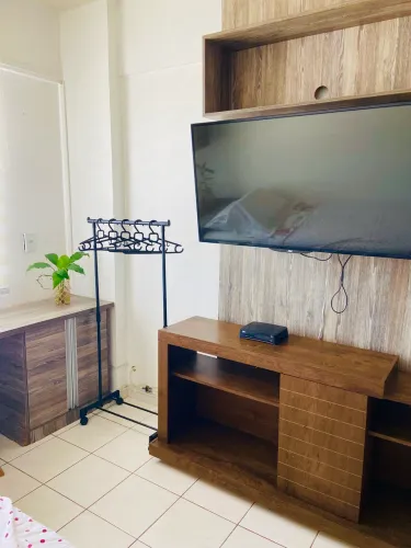 Aluga-se quartos para moças que trabalhem e estudem