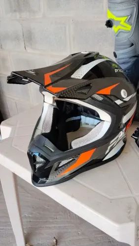Capacete e kit roupa