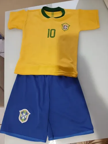 Vendo conjunto infantil Brasil veste de 4a6 anos