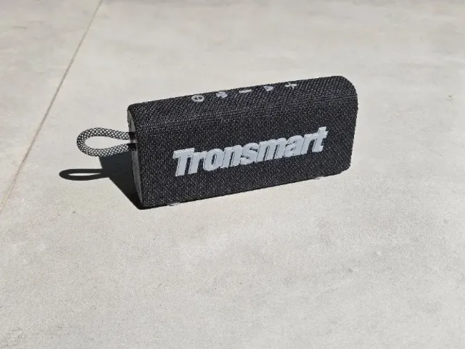 Caixa de Som Tronsmart Trip 10w Bluetooth Com caixinha, manuais e acessórios
