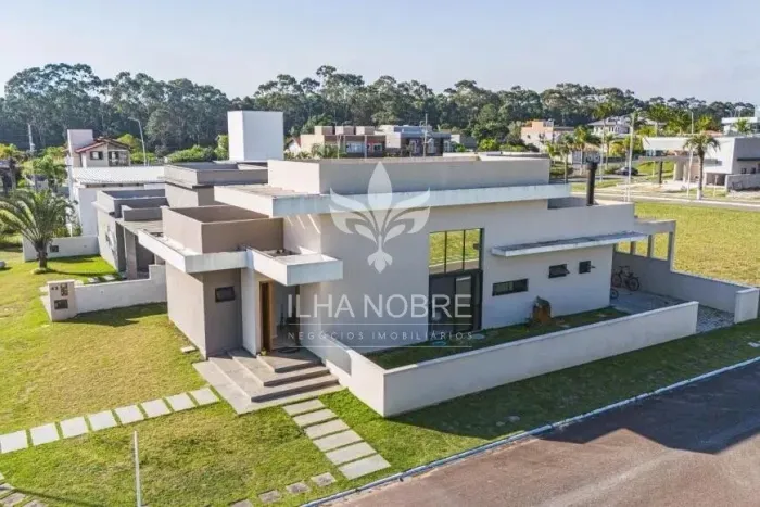 Casa em condomínio 4 quartos sendo 2 suítes para aluguel na avenida Red Park Florianópolis